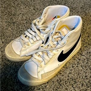 Women’s 5 Nike Blazers